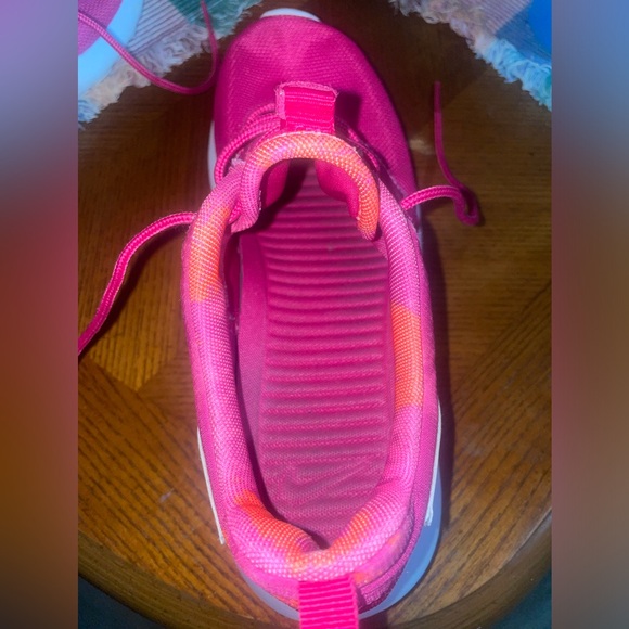 Pink Nikes - Picture 10 of 16